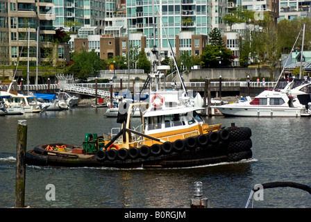 Tugboat travaillant dans False Creek de Vancouver Banque D'Images