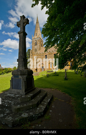 War Memorial à Saxon church, Brixworth, Northants, UK Banque D'Images