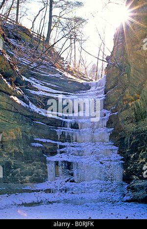 Cascade de glace à Canyon Français affamés au Rock State Park, Illinois, United States, Amérique du Nord, l'eau glace scape Banque D'Images