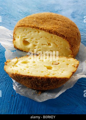 La Pucelle les fromages au lait de vache en français régional de Normandie avec la liqueur de pomme Fromagerie Maitre Pennec