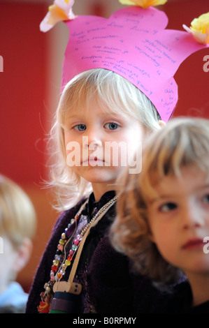 Holland Bussum garderie Koningskinderen une fille vient d'avoir quatre fête son dernier jour Banque D'Images