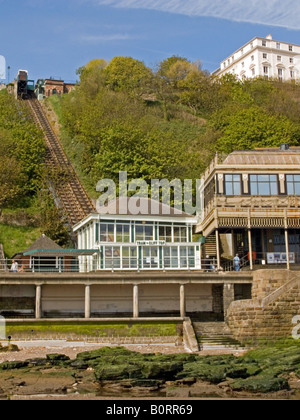 Falaise, Chemin de fer du Sud, South Bay, Scarborough Banque D'Images