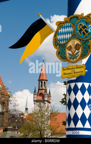 Décoré dans le mât du marché Viktualienmarkt, dans la ville de Munich, capitale de la Bavière en Allemagne Banque D'Images