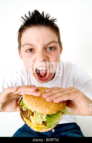 Burgers de boeuf hamburger hamburgers beefburgers marketing destiné aux enfants enfant Restauration rapide alimentation malbouffe manger un sandwich à la viande junkfood sn Banque D'Images