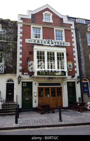 Le Cricketers Public House, sur Richmond Green. Banque D'Images