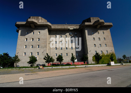 L'énorme bunker Flakturm IV à partir de la Seconde Guerre mondiale, pour 18.000 personnes et des murs de 3,5m dans le centre de Hambourg à l'Heiligen Banque D'Images