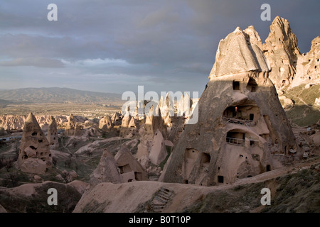 Uchisar ville ancienne grotte près de Goreme Cappadocia Turquie Banque D'Images