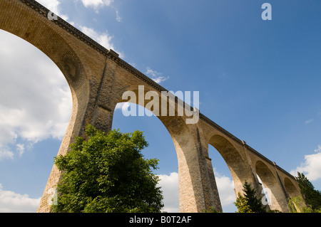 Ancien viaduc de chemin de fer, Le Blanc, Indre, France. Banque D'Images