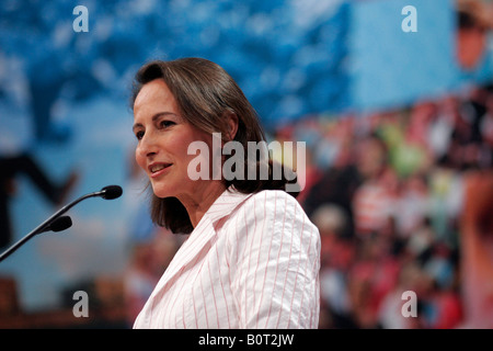 Ségolène Royal, candidate du parti socialiste pour l'élection présidentielle de cette année lors d'une réunion politique à Rouen France Banque D'Images