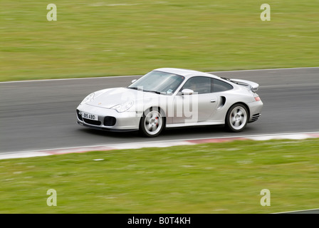 Porsche 911 Turbo 996 voiture rapide super journée circuit circuit voiture trackday route vitesse allemand Allemagne race track racing racetrack p élevé Banque D'Images