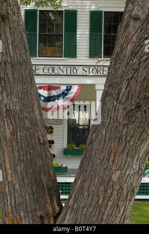 Style ancien en bois et des tabourets table damier country store définition Lake sunapee NH Banque D'Images