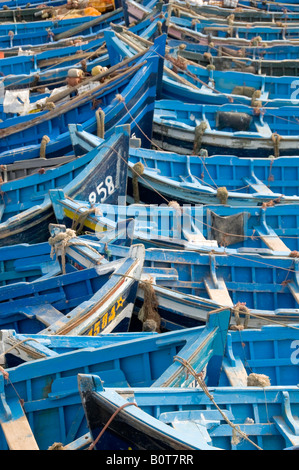 15 08 08 Essaouira Maroc bateaux de pêche dans le port Photo Simon Grosset Banque D'Images