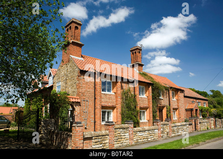 UK Angleterre Lincolnshire Harlaxton Pond Street vente maison construite en brique attrayant Banque D'Images