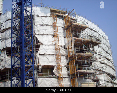 Sommaire des grue sur le chantier, à North Bay, Scarborough, Angleterre. Banque D'Images