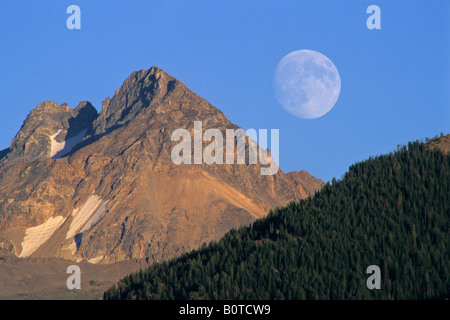 Moon Rising sur les montagnes du Parc National de Grand Teton WYOMING Banque D'Images