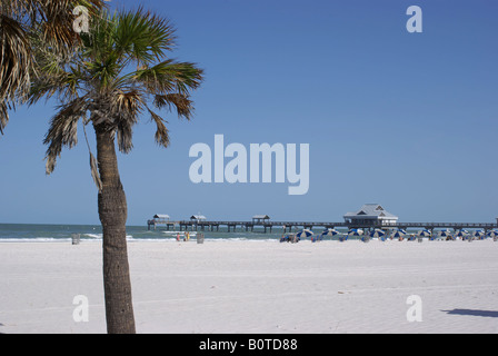 La plage de Clearwater, Floride, mai 2008 : l'avis de Pier 60 sur une belle matinée ensoleillée. Banque D'Images