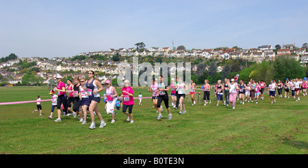 Race for Life 2008 Vallée Clennon Torbay Paignton Devon fun run de bienfaisance au profit de la recherche sur le cancer Banque D'Images