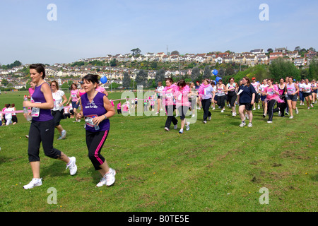 Race for Life 2008 Vallée Clennon Torbay Paignton Devon fun run de bienfaisance au profit de la recherche sur le cancer Banque D'Images