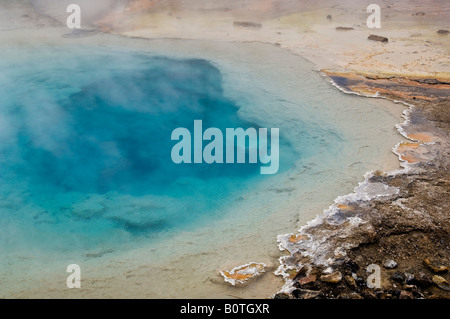 Silex piscine géothermique ressort près de la fontaine du Pot de peinture Abaisser Geyser Basin Le Parc National de Yellowstone au Wyoming Banque D'Images