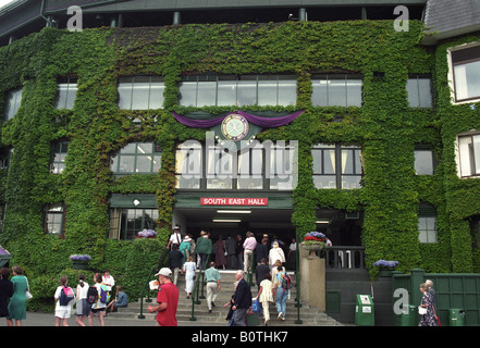 Tennis de Wimbledon 1995 Le ivy clad entrée de cour Centre Banque D'Images