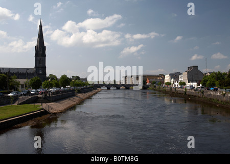 Depuis le pont de la rivière moy en ballina Comté de Mayo en Irlande Banque D'Images