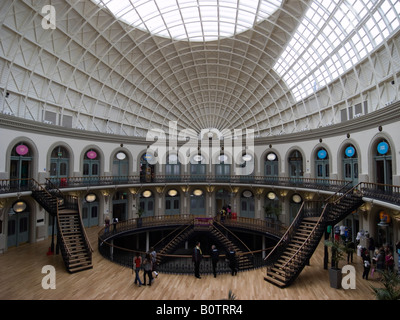 Intérieur de la Corn Exchange Leeds déserté un samedi après-midi, en attendant de nouveaux locataires Banque D'Images