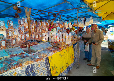 Gran Canaria - Ville de Teror marché le dimanche avec des bonbons et biscuits à vendre Banque D'Images