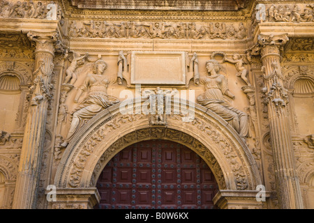 Ubeda Jaen Province Espagne Bas-relief chiffres sur Capilla de El Salvador sur la Plaza Vázquez de Molina Banque D'Images