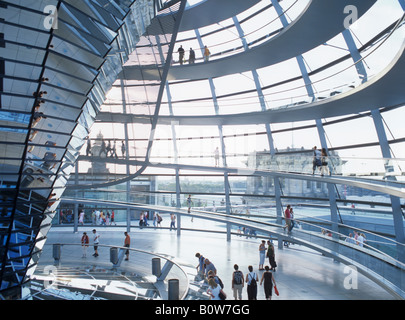 Coupole en verre du bâtiment du Reichstag à Berlin, Allemagne Banque D'Images