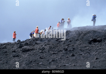 Le mont Etna, visite guidée dans le champs de lave créé par l'éruption de 1989, Sicile, Italie, Europe Banque D'Images