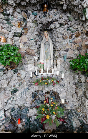 Grotte de Lourdes, Saint Benedikt, église filiale Gelting, Geretsried, Upper Bavaria, Germany, Europe Banque D'Images