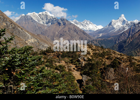 Vue du mont Lhotse, 8501 mètres et le Mont Ama Dablam, 6856 mètres au-dessus de la Dudh Sculpture khosi Valley, parc national de Sagarmatha, Khumb Banque D'Images