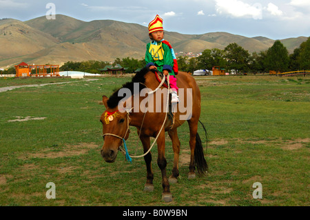 4-year-old girl riding a horse, participant au concours de l'équitation Lantern Festival, la Mongolie, l'Asie Banque D'Images