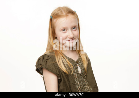 Smiling 8-year-old girl Banque D'Images