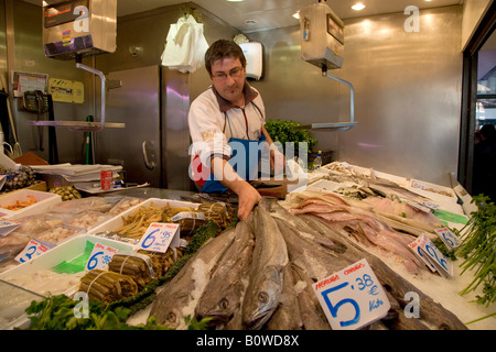 Mercado Central, marché, poisson, Saragosse, Saragosse, Expo 2008 Ville, Province d'Aragon, Castille, Espagne, Europe Banque D'Images