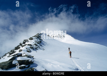 Station de ski de randonnée sur le chemin jusqu'au sommet du Mt. Similaun, Tyrol, Autriche, Europe Banque D'Images