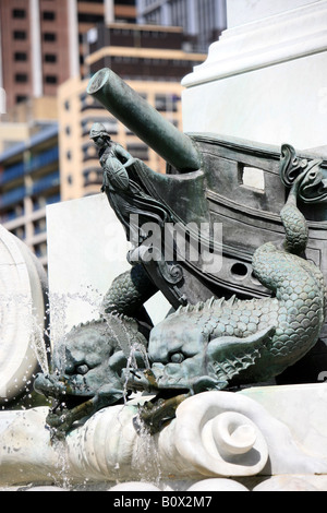 De base par une sculpture commémorative Simonetti pour le Capitaine Arthur Phillip, premier gouverneur de la Nouvelle Galles du Sud Sydney NSW Australie Banque D'Images