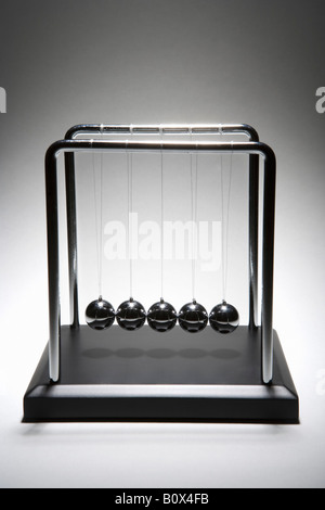 Newton's Cradle 24 toy Banque D'Images