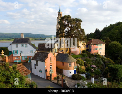 Portmeirion village modèle italianisant conçue par l'architecte Sir Clough Williams-Ellis Gwynedd North Wales UK Banque D'Images