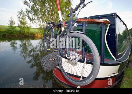 Péniche amarrée sur le Canal de Bridgewater Banque D'Images