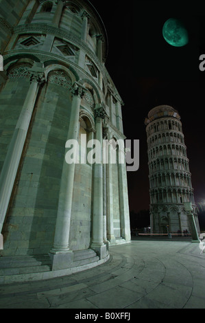 Scène de lune éthérée de Duomo Santa Maria Assunta à Pise Toscane Italie Banque D'Images