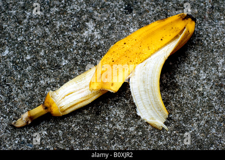 Danger de la peau de banane  Photo Stock Alamy