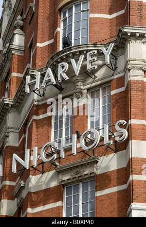 Harvey Nichols à Knightsbridge, Londres, Angleterre, Royaume-Uni Banque D'Images