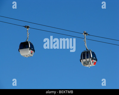 Gondoles d'une télécabine dans une station de ski, l'Italie, Suedtirol, Reinswald, Sumirago Banque D'Images