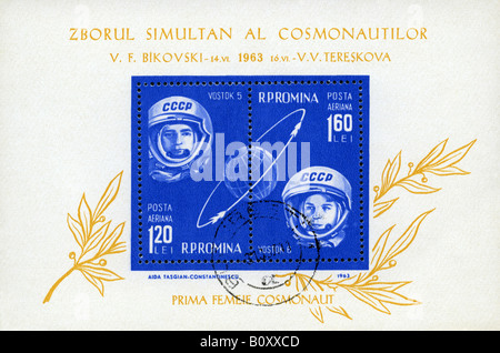 Planche de timbres représentant miniature Roumanie Valentina Terechkova, première femme cosmonaute russe à bord de Vostok 6 en juin 1963. Banque D'Images