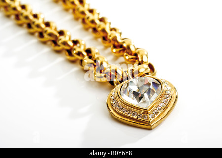 Collier avec pendentif en forme de cœur Banque D'Images