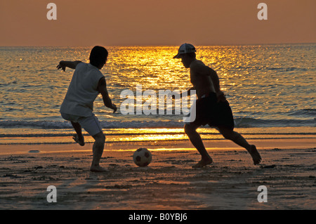 Le beach soccer à Koh Chang, Thaïlande Banque D'Images