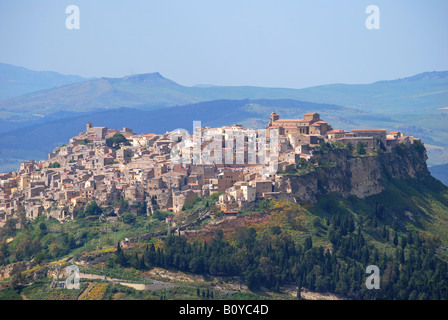 Village perché, Enna, Enna Province, Sicile, Italie Banque D'Images