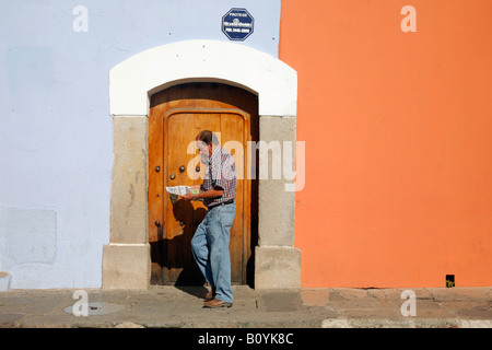 Scène de rue à Antigua, Guatemala Banque D'Images