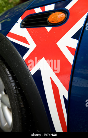 MINI Cooper avec union jack flag sur aile avant Banque D'Images